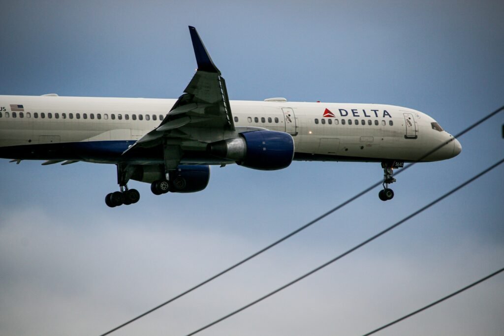 delta flight dl275 diverted lax